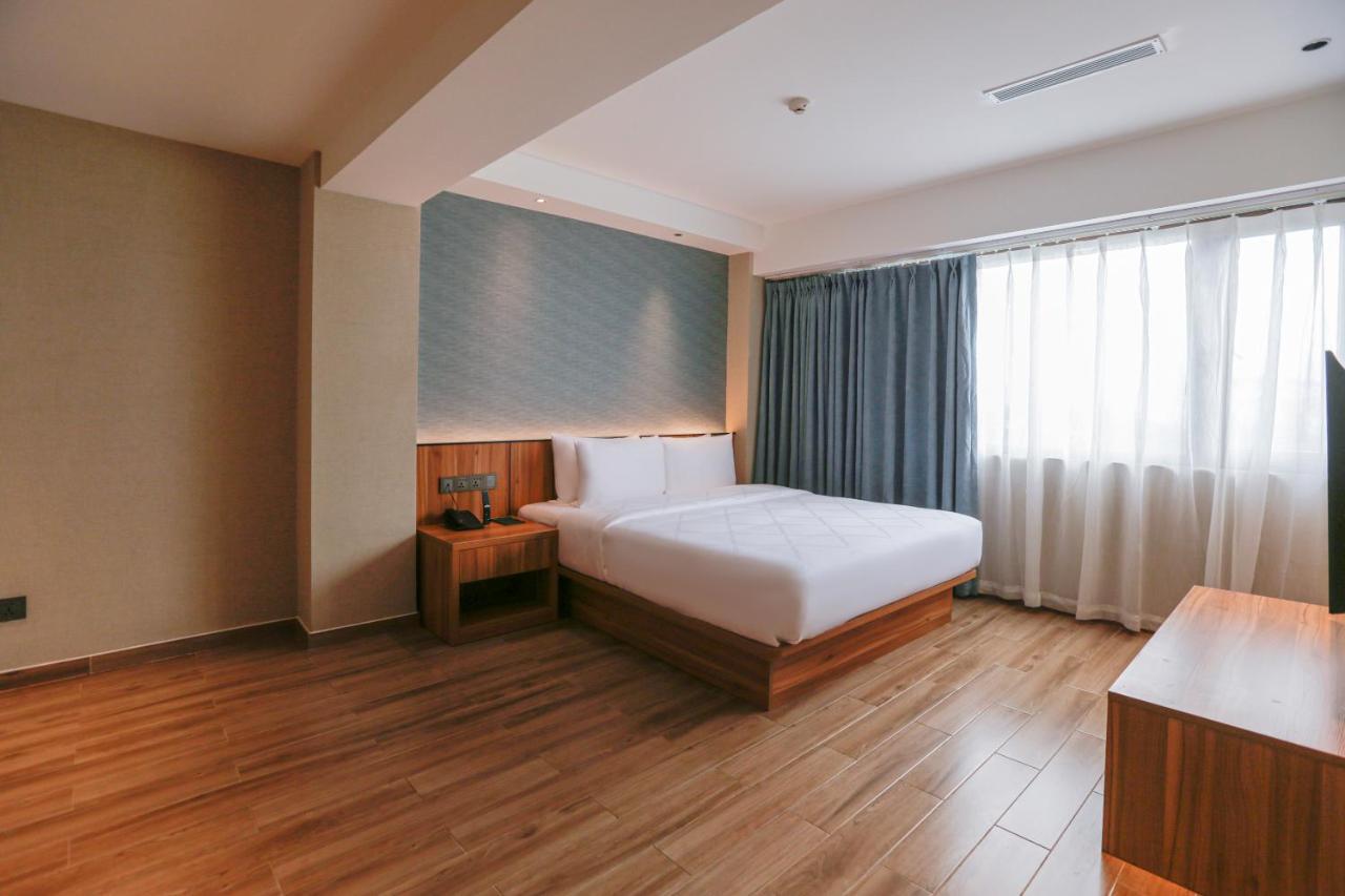 Hotel Casiana & Events Center Tagaytay Managed By Hii Тагайтай Экстерьер фото