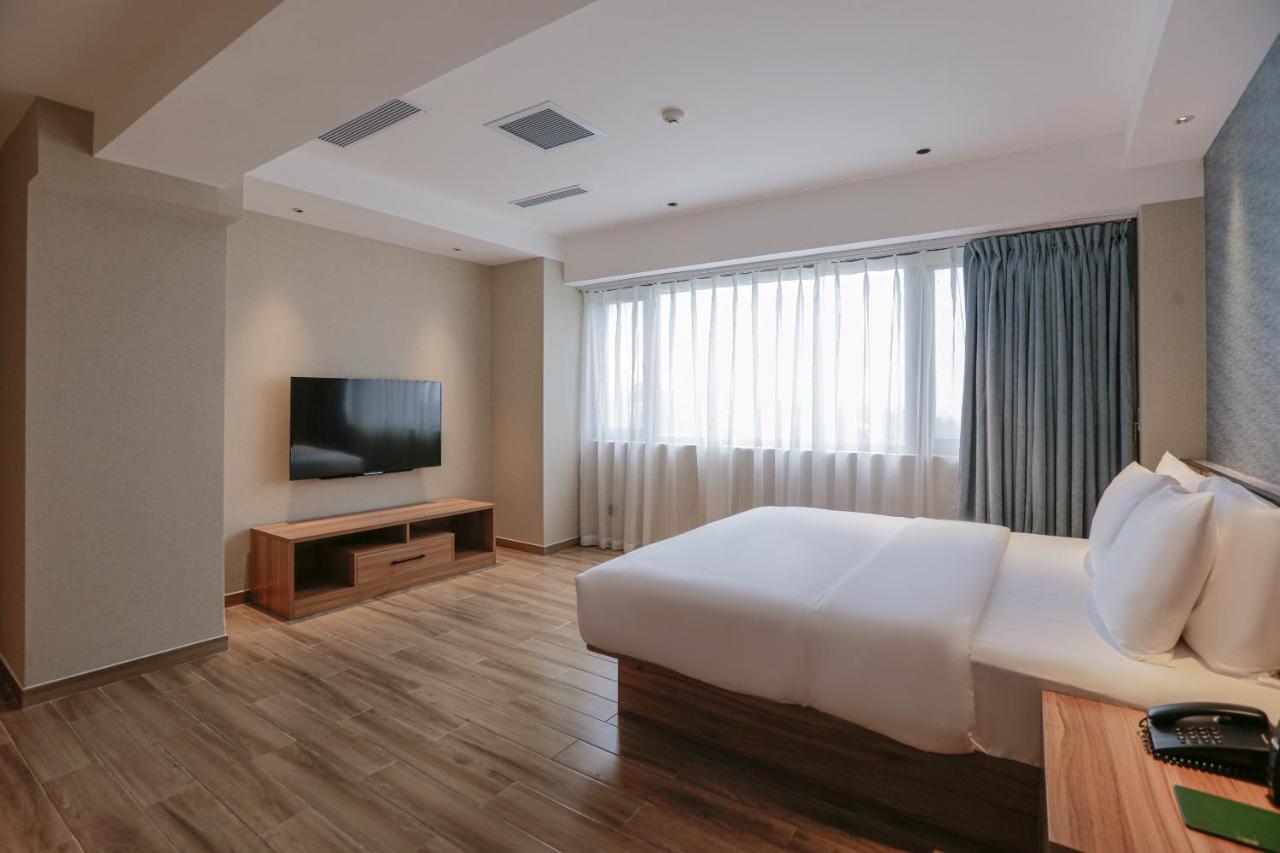 Hotel Casiana & Events Center Tagaytay Managed By Hii Тагайтай Экстерьер фото